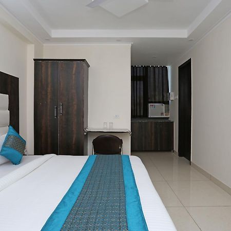 Oyo 9147 Hotel Aerostay Új-Delhi Kültér fotó