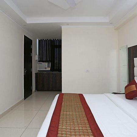 Oyo 9147 Hotel Aerostay Új-Delhi Kültér fotó