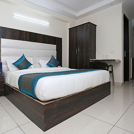Oyo 9147 Hotel Aerostay Új-Delhi Kültér fotó
