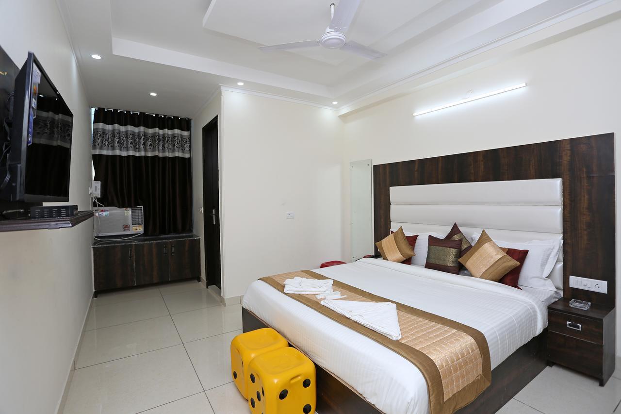 Oyo 9147 Hotel Aerostay Új-Delhi Kültér fotó