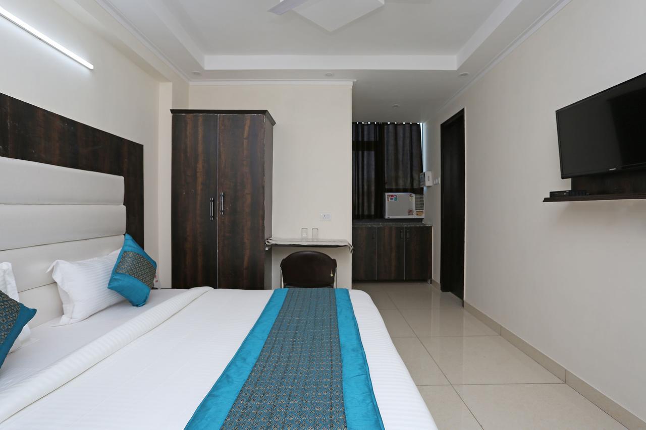 Oyo 9147 Hotel Aerostay Új-Delhi Kültér fotó