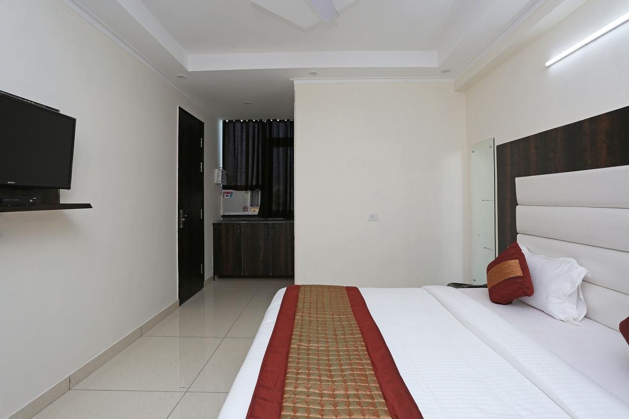 Oyo 9147 Hotel Aerostay Új-Delhi Kültér fotó