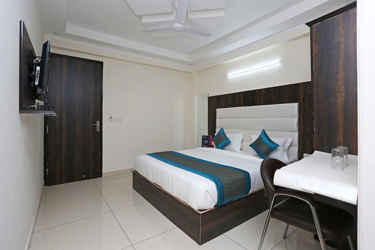 Oyo 9147 Hotel Aerostay Új-Delhi Kültér fotó