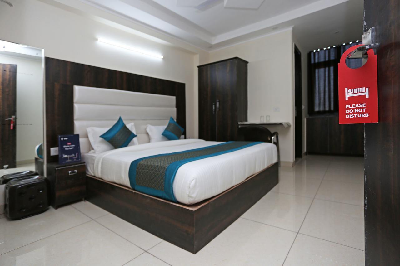 Oyo 9147 Hotel Aerostay Új-Delhi Kültér fotó