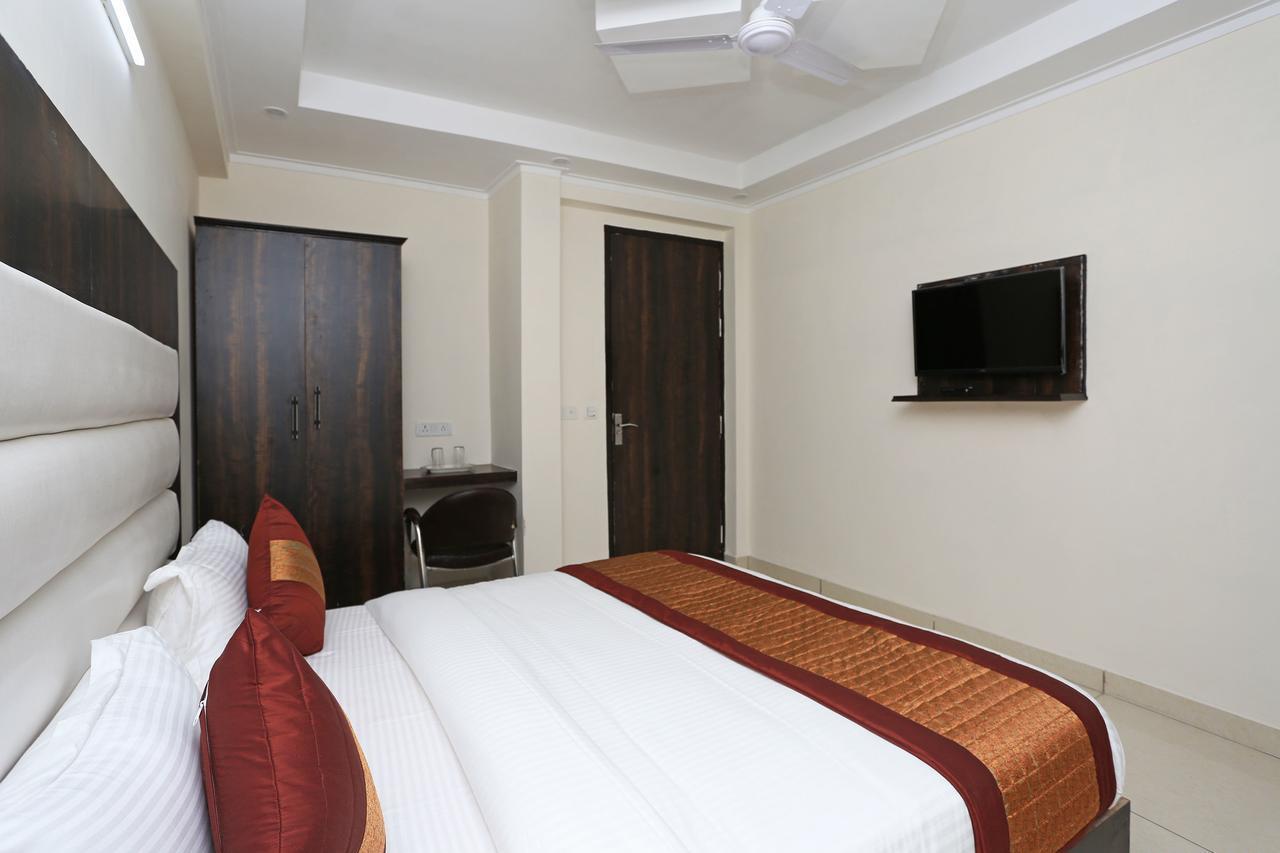 Oyo 9147 Hotel Aerostay Új-Delhi Kültér fotó
