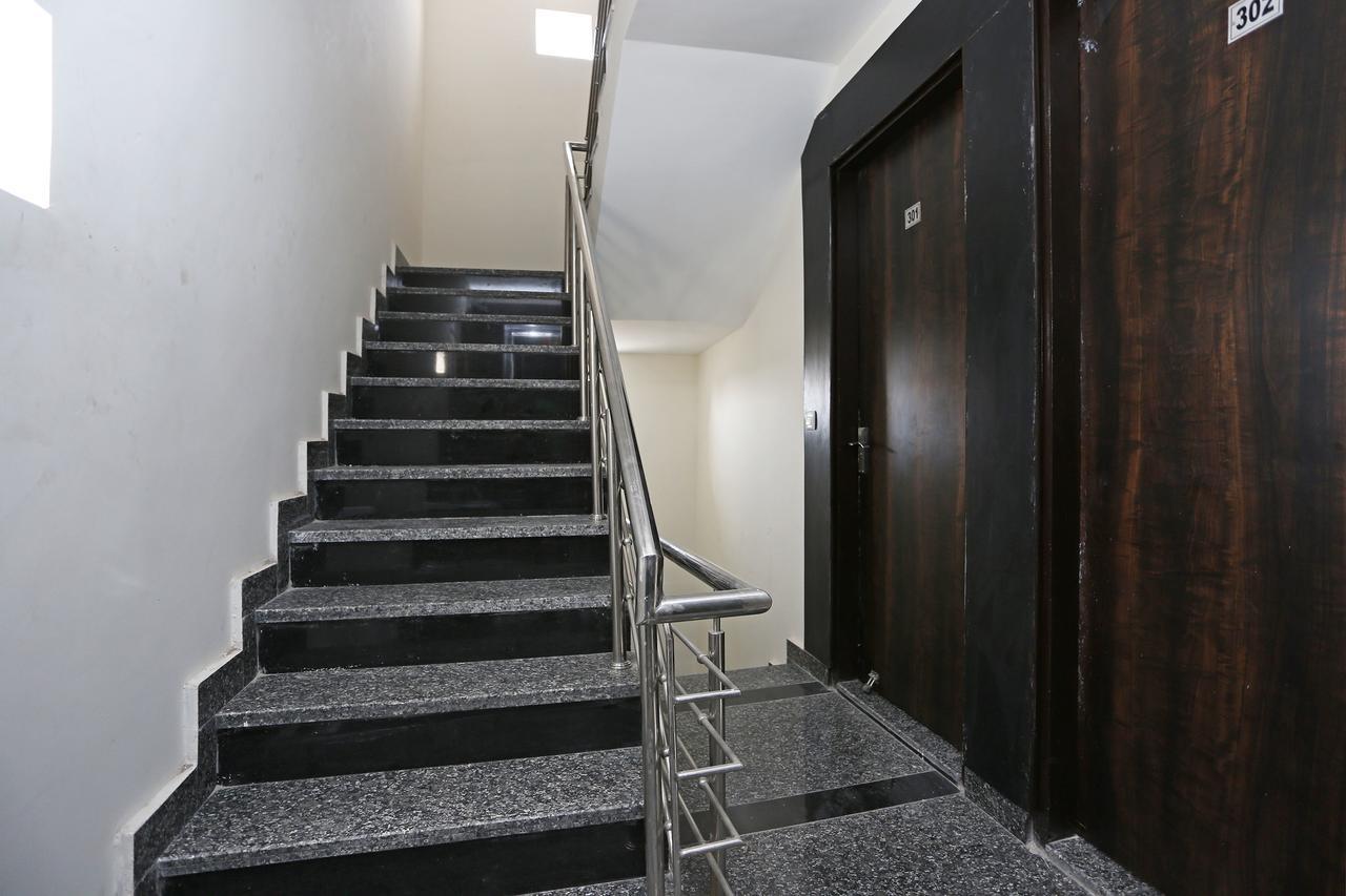 Oyo 9147 Hotel Aerostay Új-Delhi Kültér fotó